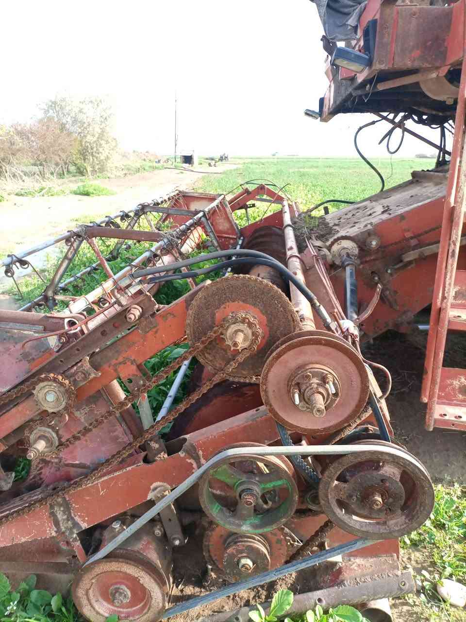 حاصده لافرده للبيع موديل ٨٥ محرك شرط معمل جاهز السعر المطلوب خمسه ونص مليون وبيها مجال شي قليل 
الاتصال ***********
