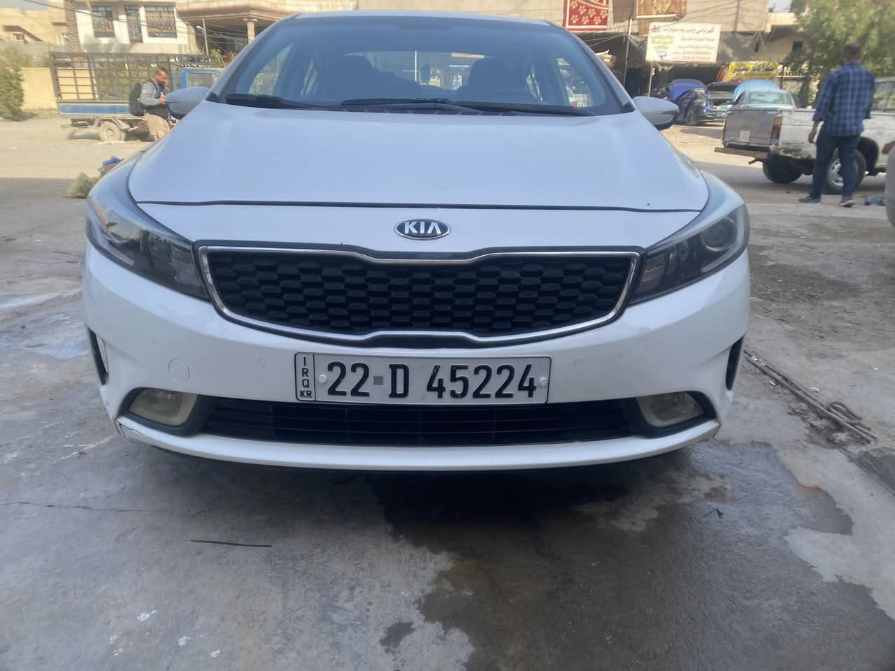 للبيع سيراتو 2017 خليجي صار بيها رش صبغ اثر شخط بل صفحه عكس السايق بدون اي دواخل 
محرك 1600كير ومحرك مكفولات
سياره جاهزه 
وهزه جديده
تحويل مباشر بسم عربي
مكان سياره بغداد الدوره
السعر 113وبيها مجال***********
