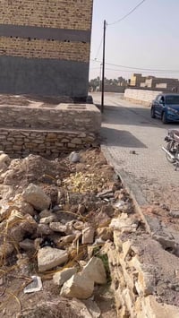 خلف الملعب • على شارعين • ٢٠٠م