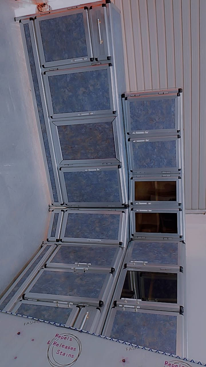 كاونترالمنيوم 5قطع. نظافة 100/100
معرض السليمانية الديوم شارع المستوصف ***********
