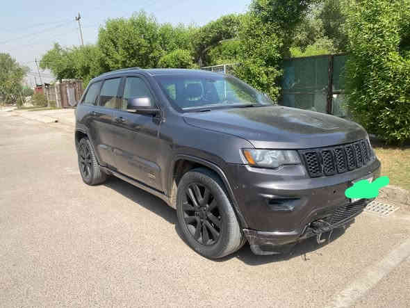 🚗 للبيع: جيب كراند شيروكي 2017
📍 مكان السيارة: بغداد – البلديات
📞 للتواصل: ***********
💰 السعر: 185 ورقة – قابل للتفاوض
🛠️ المحرك: 6 سلندر – 3600cc

⚙️ المواصفات:
• فول مواصفات أعلى فئة بلاك توب
• نظام ملاحة GPS وشاشة لمس كبيرة
• مقاعد جلدية مريحة، أمامية كهربائية مع تدفئة وتبريد، وخزن (ميموري)
• تشغيل بصمة وتشغيل عن بعد
• تحكمات متعددة على المقود (ستيرن)
• نظام Auto Start لإطفاء وتشغيل المحرك تلقائيًا
• نظام ECO / نظام سبورت للقيادة
• شاشة عرض الأعطال
• دفع رباعي 4×4 ونظام Road Off‑Road
• حساسات خلفية
• كاميرا خلفية دوارة
• مصابيح ضباب وزينون
• مرايا حساسة للضوء العالي وقابلة للطي
• شفتات ستيرن تحكم
• Bluetooth، AUX، USB

⚠️ أضرار السيارة:
• الأضرار موضحة بالسونار المرفق

📌 تفاصيل إضافية:
• رقم السيارة: بغداد الدولي الجديد
• باسم المالك تحويل مباشر
• لون السيارة: رمادي غامق
