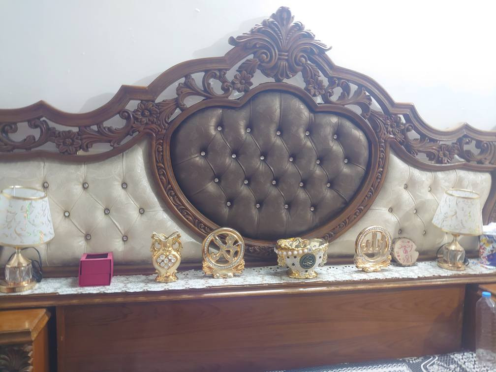 غرفه نوم ثقيله شغل عراقي شرط الشغل نضيفه حيل سعر مليون 800 وبيه مجال قليل مكاني ايمن العبور شراي خابر ***********
