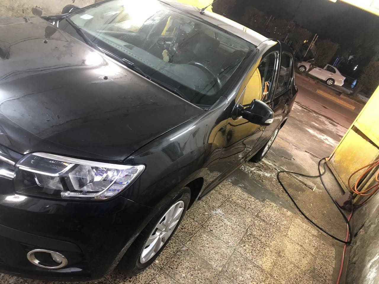 السلام عليكم
رينو سمبل 2019 ماشيه 132 كم بيه بس ضربه بالبنيد موضوح بالصور بدون دواخل محرك وكير مكفولات تبريد تدفئه شغال السعر 73 وبيه مجال 
 ***********
