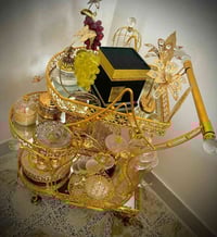 عربة تقديم . طلاء ذهبي. النوعية الاصلية  نظافتها 100‎%‎  سعرها قفل  15...