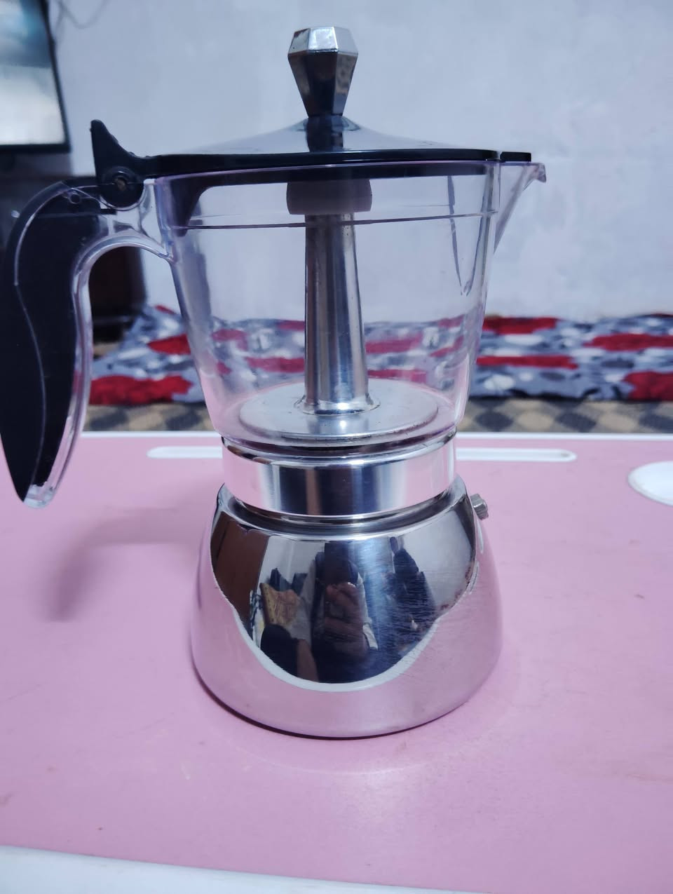 موكابوت عائلي اكرلك شفاف مرتب .. 
حجم ٣ فناجين ..
جديد استعمال محدود جدا 
الفيديو المرفق يوضح درجة الاستخلاص ..
يوجد توصيل للمحافظات .


**إذا كنت صاحب هذا الإعلان وتريد حذفه لأي سبب، رجاءا أرسل رسالة إلى الدعم الفني**