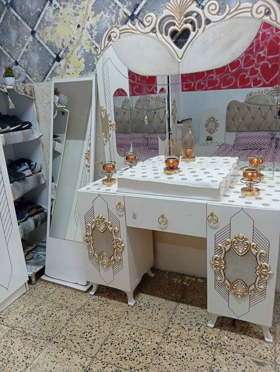 غرفه تركيه نضيفه 8قطع السعر 450بيه مجال ***********
