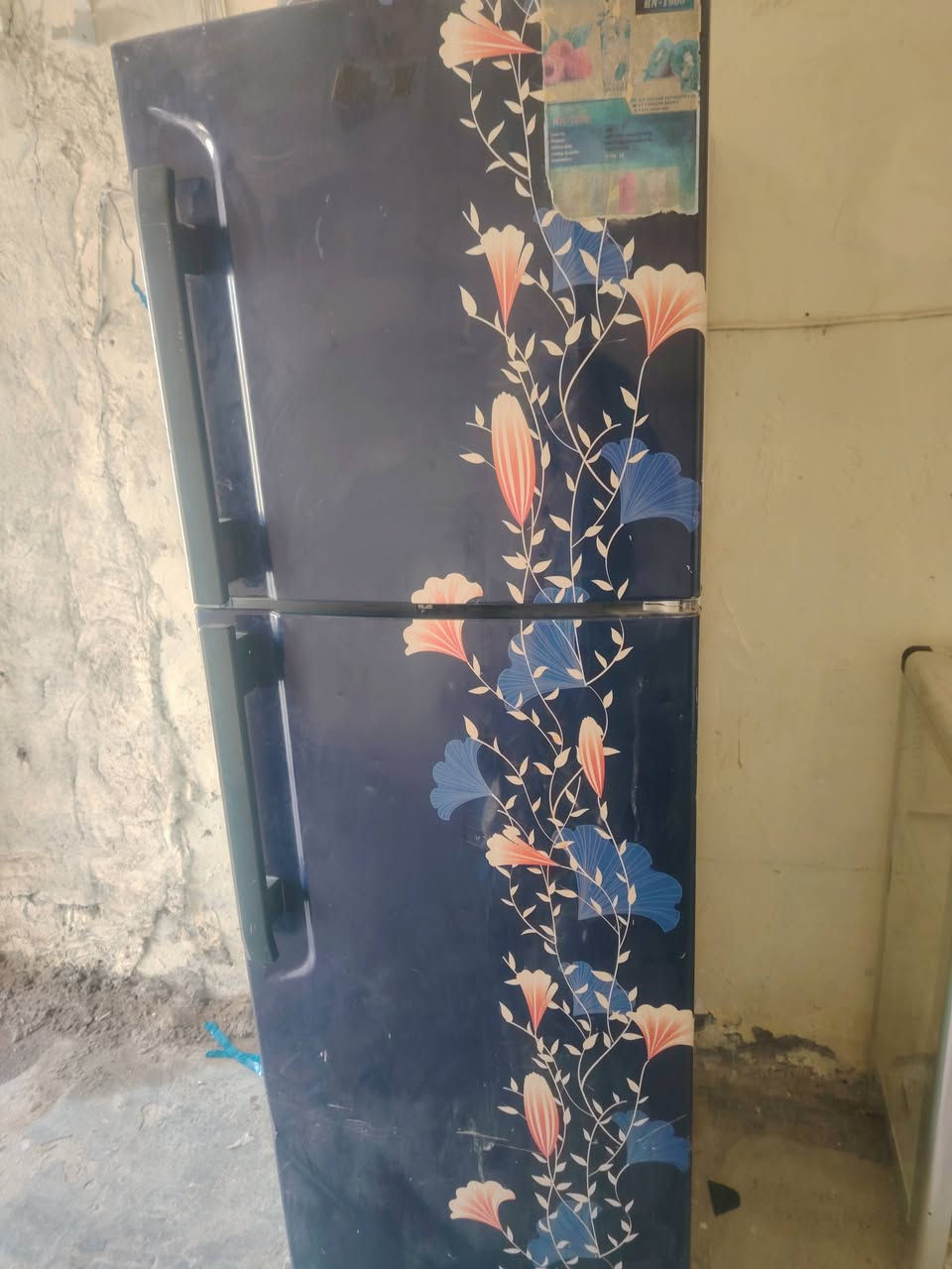 ثلاجه للبيع سعره 175بيه مجال ***********
