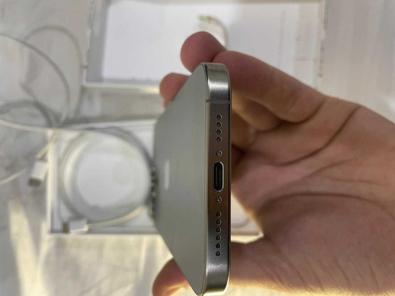 ايفون شرق اوسط من شركة ماستر مع وصل شراء ضمان ونظافة 100% وبطارية 89% السعر مليون و100 للتواصل ***********
