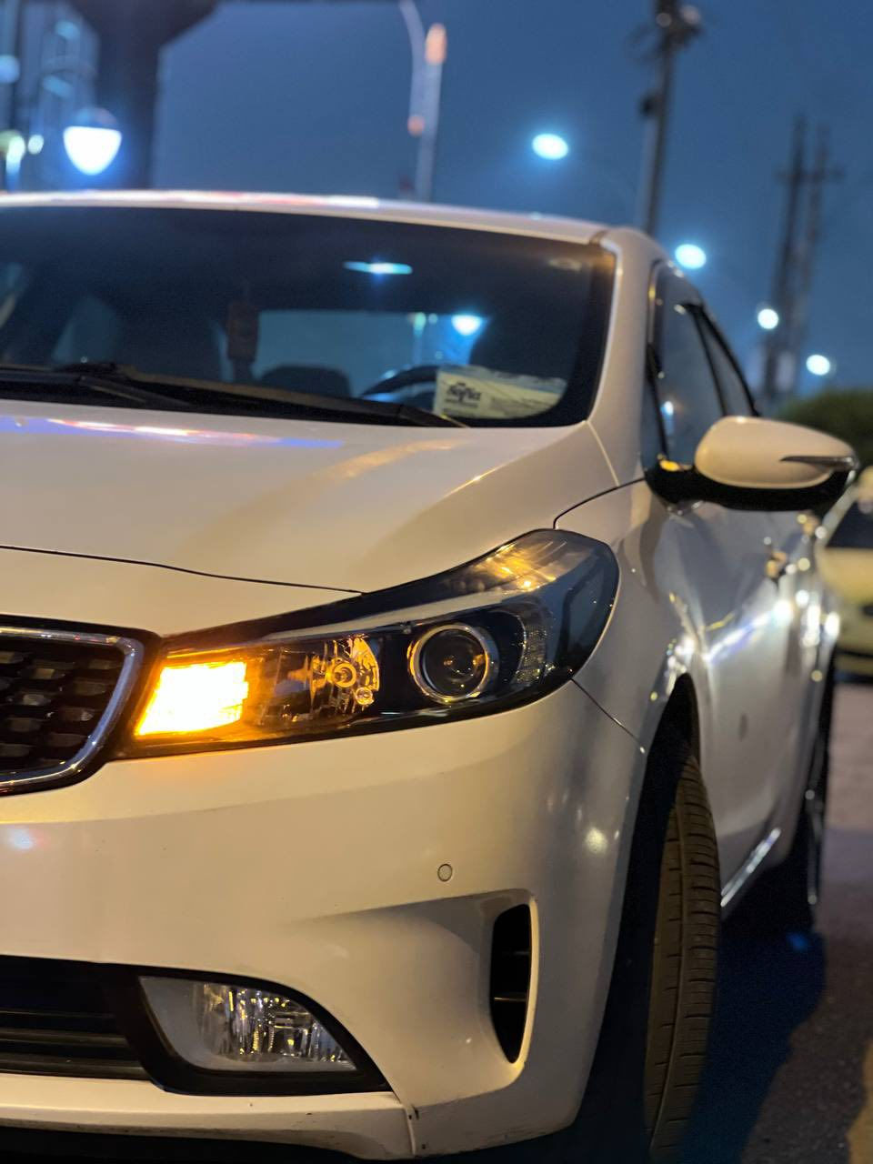 السلام عليكم سيراتو موديل 18 فول مواصفات عده البصمه السياره خير من الله ماشيه 140 الف تقريبا كير ATالمرغوب  مكينه 2000 سياره نضيفه من جدا بيه صبغ شبرين بل بنيد اثار خدوش وشبرين صبغ بجاملغ الخلفي وبيه شبرين بارد فقط  كل التفاصيل مكتوبه معروضه ب150$  مكاني بغداد الكرخ                   ***********
