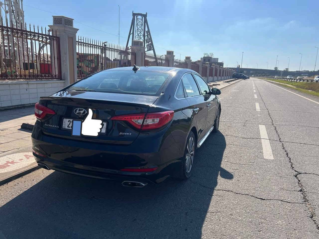 #_للبيع_فقط 🚘
———————————————— 
للبيع سوناتا 2016 سبورت  
فول الفول 1/1
رقم اربيل 
المواصفات
محرك 2400gdi 
بصمه ابواب و تشغيل 
فتحه سقف بنوراما
كشنات جلد + كهرباء 
رادارات اماميه و جانبيه و خلفيه  
تدفئه تبريد كشنات + ستيرن
شاشه كبيره + كامره  
حساسات خلفيه 
لدات امامية 
سايد بريك 
وضعيات قياده 
فول تحكم  
صندوق ذكي   
 اشاير بالمري 
وارد امريكي كلين 
السياره بيه بنيد ونصف باب الصدر مصبوغ بالعراق
سياره نضيفه  
للاستفسار /
***********
—————————————————————                    
#العنوان / بغداد حي الجامعة    
———————————————
