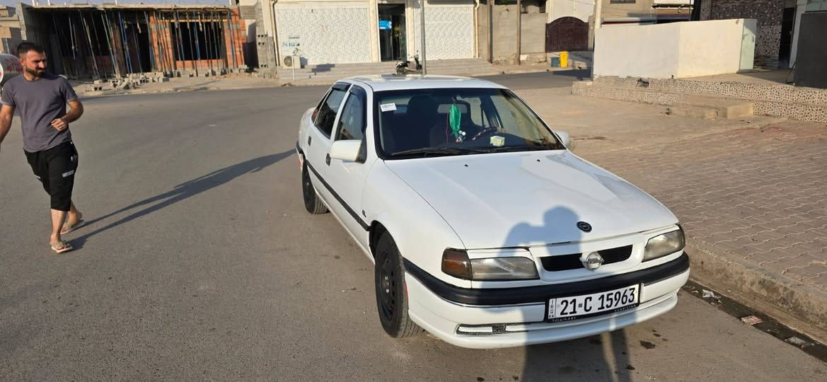 السلام عليكم
فكتره لون ابيض 
موديل 91
شرط كير محرك 
سياره كلشي بلادي قطعتين جاملق فقط 
دفتر بانزين 
رقم دولي سنويه جديد 
السعر 52وبي مجال 
للتواصل ***********
