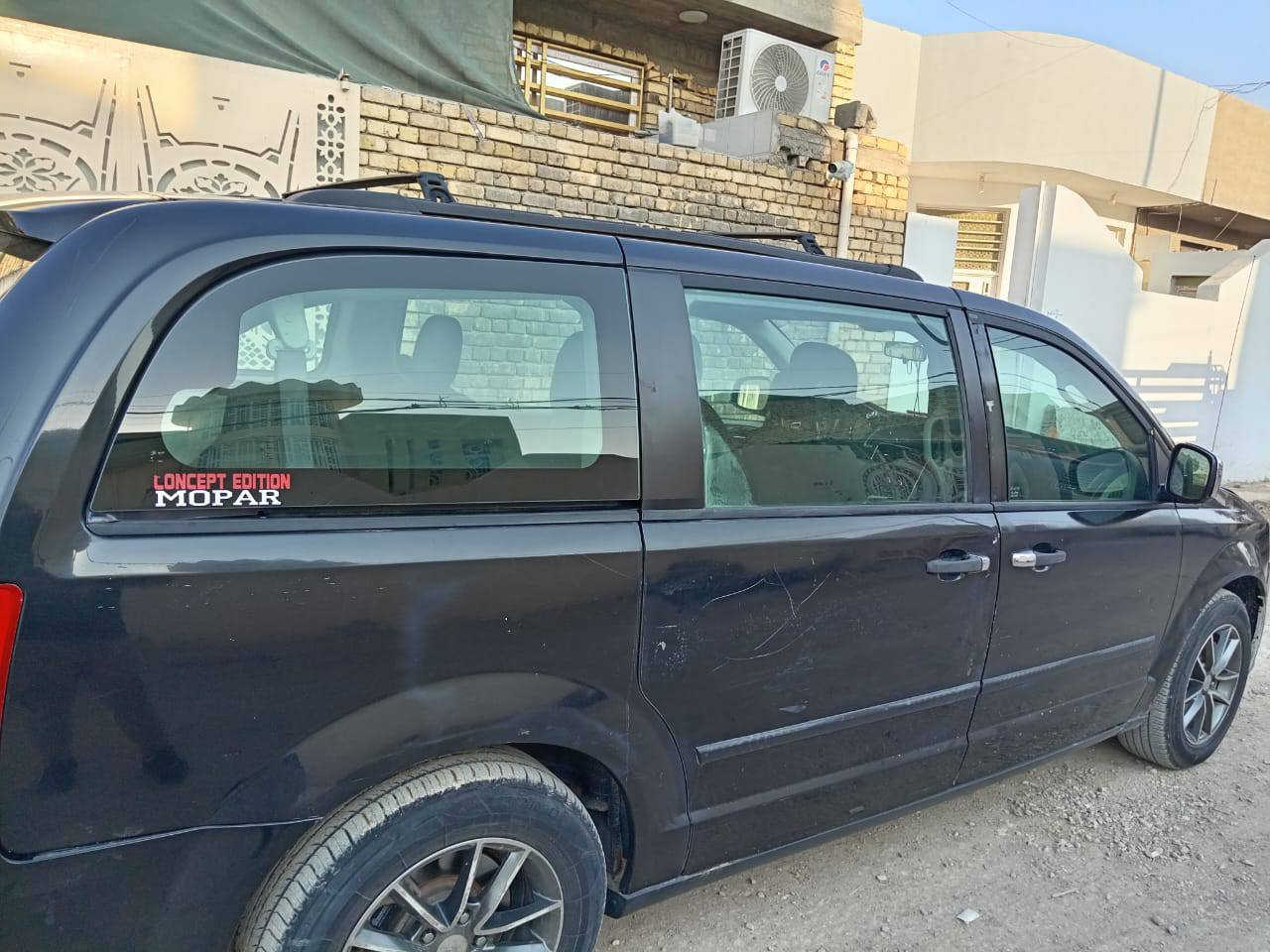 سيارة دوج كرفان موديل ٢٠١٥ وارد امريكي حادثها سرقة كما موضح بالصور المرفقة بالمنشور .
_بيها طخات بسيطة في الجانب اليمين والدعامية الخلفية 

_كشن سياحي منفصل ٧ راكب 

_منضومه عاز ٨٠ لتر 

_الحدادية جيدة 

_المحرك والكير جيد 

_ رقم بغداد بأسمي السنوية جديده مشروع وطني مداور ثاني يوم 

_ السعر ١٣٥ ورقة وبيها مجال حك الجية 

_مكاني واسط الكوت مركز المدينة 
الرقم : ***********
          ***********
