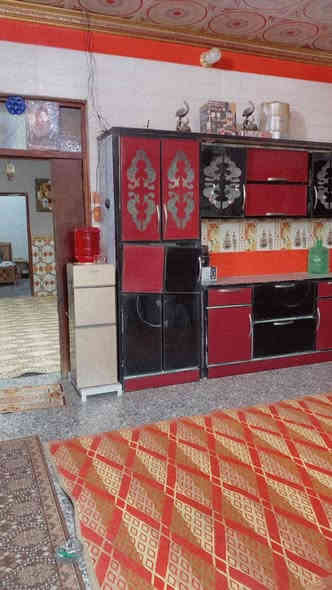 للايجار 
بيت ٢٠٠م طابق واحد بناء حديث درجه اولى
سعر ٥٠٠ الف 
يقع في حي الشهداء
على ساحه
يؤجر مع الاثاث
يحتوي على غرفتين وصاله ومطبخ وصحيات داخليه وخارجيه واستقبال
موبايل للاستفسار ***********
