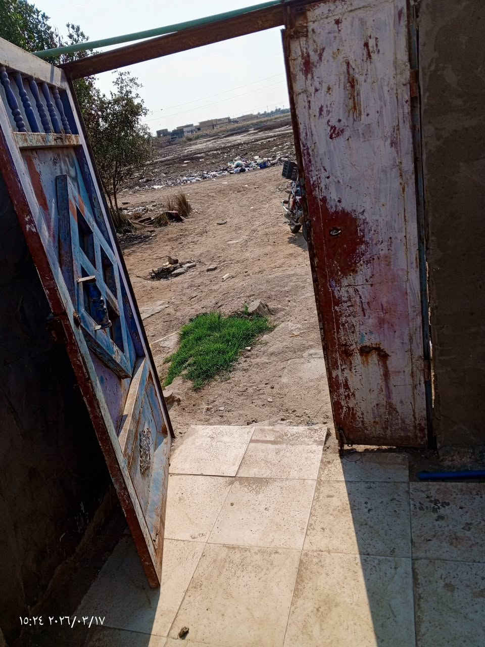 السلام عليكم.. بيت للبيع طابو سند ٢٥ منطقة الخولدية مقابل مستشفى القاسم مساحة ١٥٠ زائد فضله كدام البيت جاهز للسكن بس صبغ كامل وجان ماجر بالشهر ١٥٠ عدا الصبغ ما محتاج شي أرضية سيراميك حتى الحوش .. السعر مناسب ٢٣ وبي مجال قليل جداً للتواصل ***********
