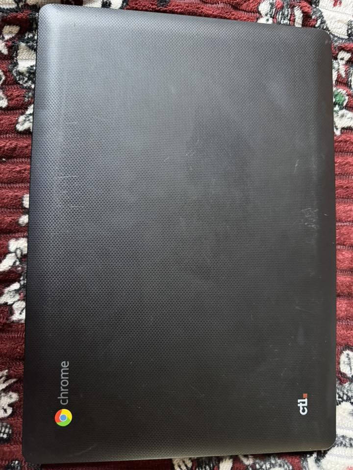 لابتوب حجم الوسط مكفول من كلشي يفيد للقراءة والتصفح مكاني بغداد بلديات ***********
