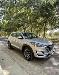 توسان 2020 وارد امريكي  رقم بغداد ماشية 49 الف  محرك وكير بلاديات بدون...