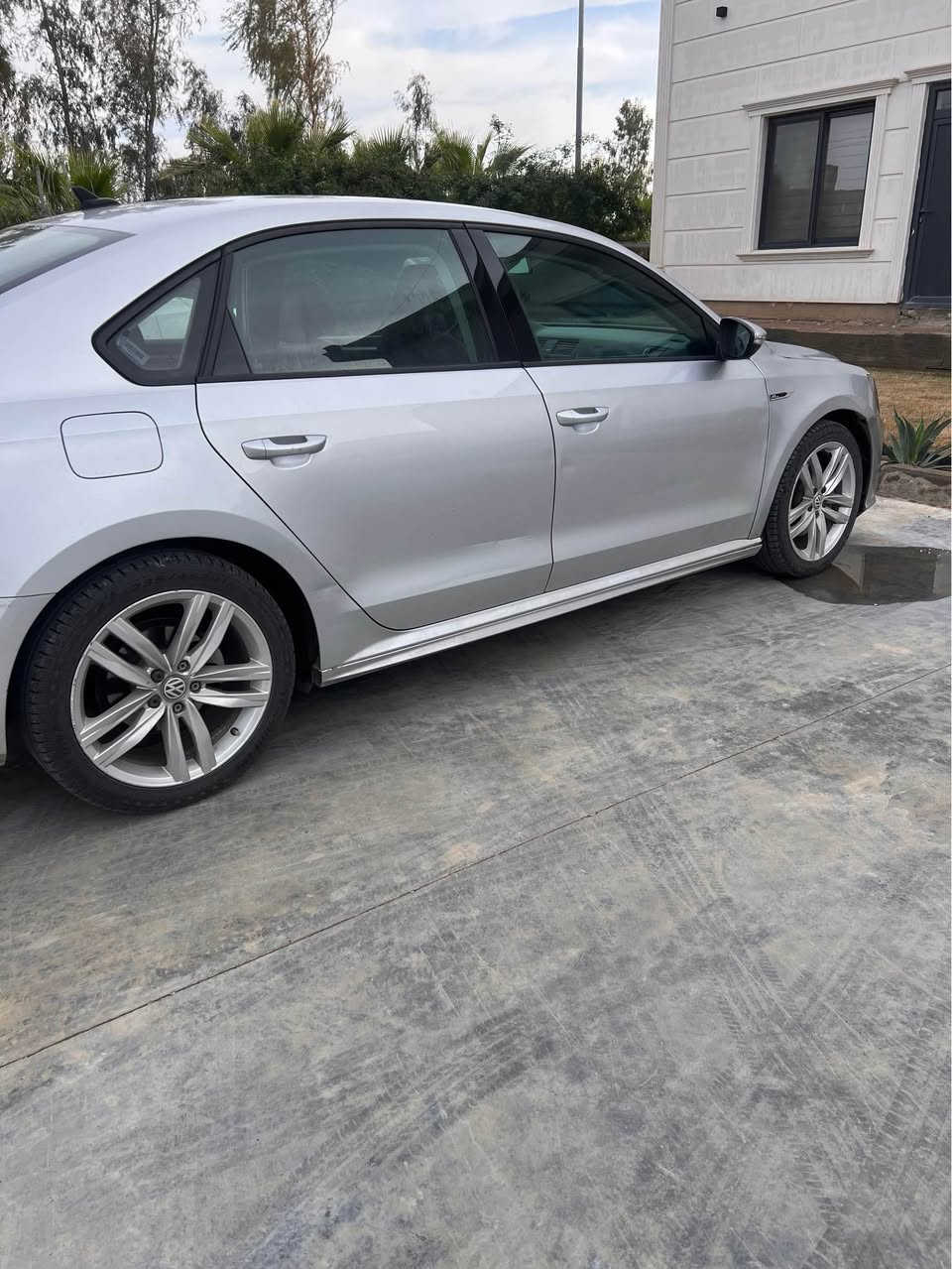 VOLKSWAGEN PASSAT  R-line 2018بيع او ارواس 
فولكس واگـن باسات ار لاين
صورة حادث موجود بالصورة نص بونيد وجاملغ سكن 
جاملغ سكن خلفي و باب سائق خلفي مصبوغ 
 رقم بغداد مشروع الوطني  
ماشية ١٠٧ الف ميل 
محرك T 2.0 توربو
شفتات سرعة 
مثبت سرعة - قيادة ذاتية
نظام المحافظة على المسار
رادار امامي + جانبي + خلفي + كاميرا خلفية 
التوقف ذاتي عند الرجوع
كشنات جلد هيتر بالكشن
كشن  كهرباء
لايتات وكالة
شاشة كبيرة
مرايا هيتر كركوك, العراق


**إذا كنت صاحب هذا الإعلان وتريد حذفه لأي سبب، رجاءا أرسل رسالة إلى الدعم الفني**