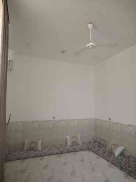 سلام عليكم
دار للبيع طابو زراعي سند 25 
100 متر مربع 10×10 طابقين بناء حديث سنة2023
تتوفر كافة الخدمات ماء كهرباء مجاري 
العنوان : شارع 80 جهة كربلاء خلف محطة اضواء بابل باب الخروج أول فرع على ايدك اليمنه 
فرع المحولة 
للاستفسار : ***********
