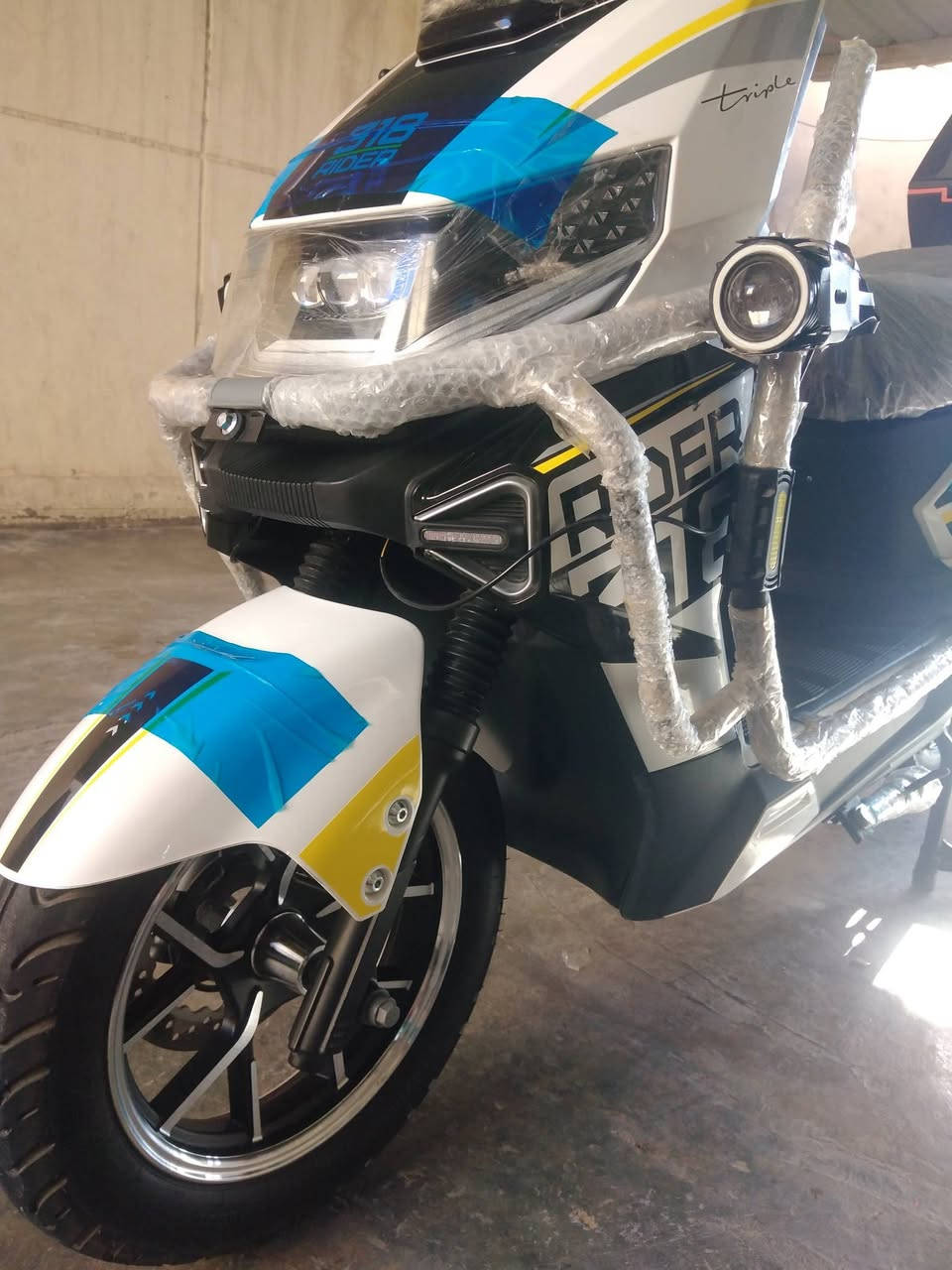 السلام عليكم
دراجه شحن بطاريه ليثيوم بعده جديد ماشي شيي قليل
سويج + بصمه +بلوتوث سماعات +نضام بك R+ تثبيت سرعه +تشغيل عن بعد  (السعر770) وبي مجال شي بسيط )     للاستفسار بي واتساب ومتواجد ع الخط (***********) مكاني الرمادي التئميم القادسيه الاولى
