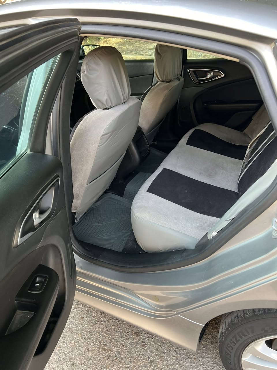 سلام عليكم 
كلايسلر c200  موديل ٢٠١٧ 
رقم بغداد حرة  ب اسمي وسنوية جديد   لحد ٢٠٢٩ 
السيارة ضررهة جامرلوغ امامي  وشوية من البنيد بدون دواخل ولا لغد ولا كلشييي   واني معمرهن ع ايدي ( شرط الفحص )
كير + مكينة كفالة  ايضا شرط الفحص  
صدر امامي +  خلفي جديد + اذاين محرك اصلية كلهن جديد
تايرات + باترب كلة جديد واصلي 
راديتر سراوين شاد ام المكثف ومبرمج مراوح ماكو حماوة ابدا 
 موصفاتها معروفة للجناية 
السيارة حيل متعوب عليها ونضيفة وبدون اي نواقص  احلة من الصور بهواي وكلام 
منضومة زنون اصلية شرط نهار  حتى البلوجكترات زنون 
ماشية ٧٥ ميل تقريبا 

ديالى - بعقوبة 
فراس *********** 
السعر ١١٥
