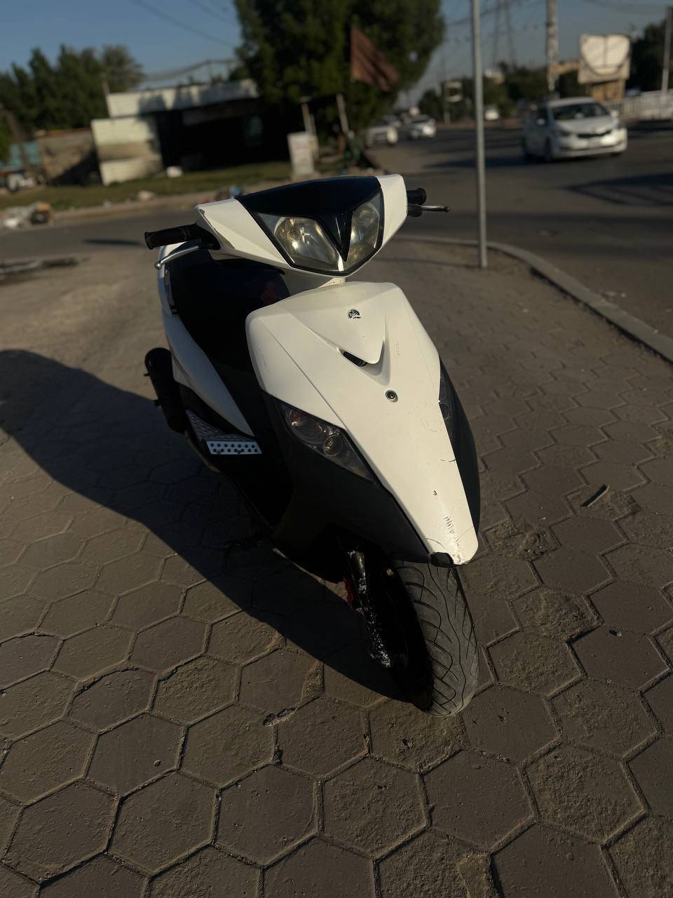 دراجه ماكس ثعلب كابريتر جديده كلها بلاديه  كهربائياتها بلاديه مكينه خرسه شلعه معدل كفرات ختم واحد ويه المكينه دسكات جدد تاير خلفي جديد بيها سلف رياضي koso نكره شوكت ومتريد وصالنصه هم اجت وياهاا
 سعر(700) وبيها مجال 

بغداد الغزالية

*********** واتساب موجود
