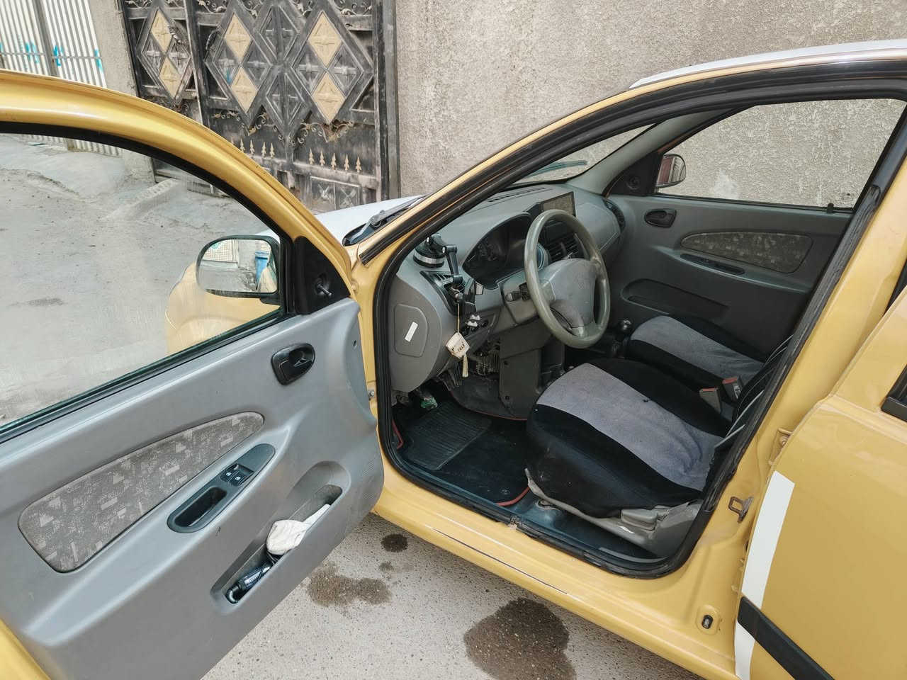 السلام عليكم 
طيبة 2015 مكفوله من الضربة والصبغ مكينه مكفوله تبريد شغال كهرائيات كلها شغاله سنويه لل2031 باسمي رقم نكليزي بيها الرابع يفلت والكلج تعبان الباقي كله خير من الله 
مكاني بغداد 
السعر 35 وبيها مجال بسيط 
***********
