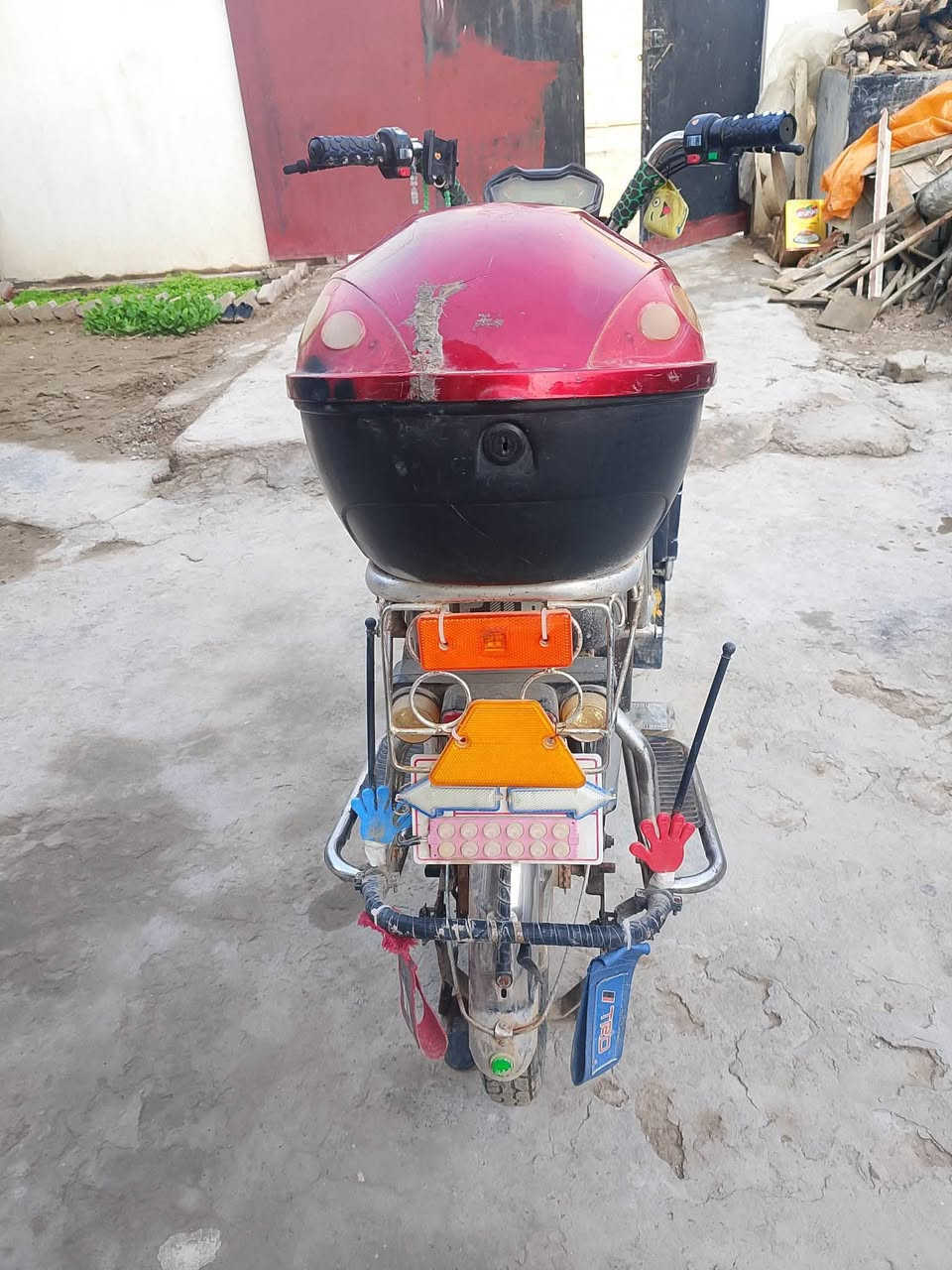 موتور شحن للبيع السعر 300 وبي مجال المكان الصقلاويه خلف بنزين خامس الوقود ***********
