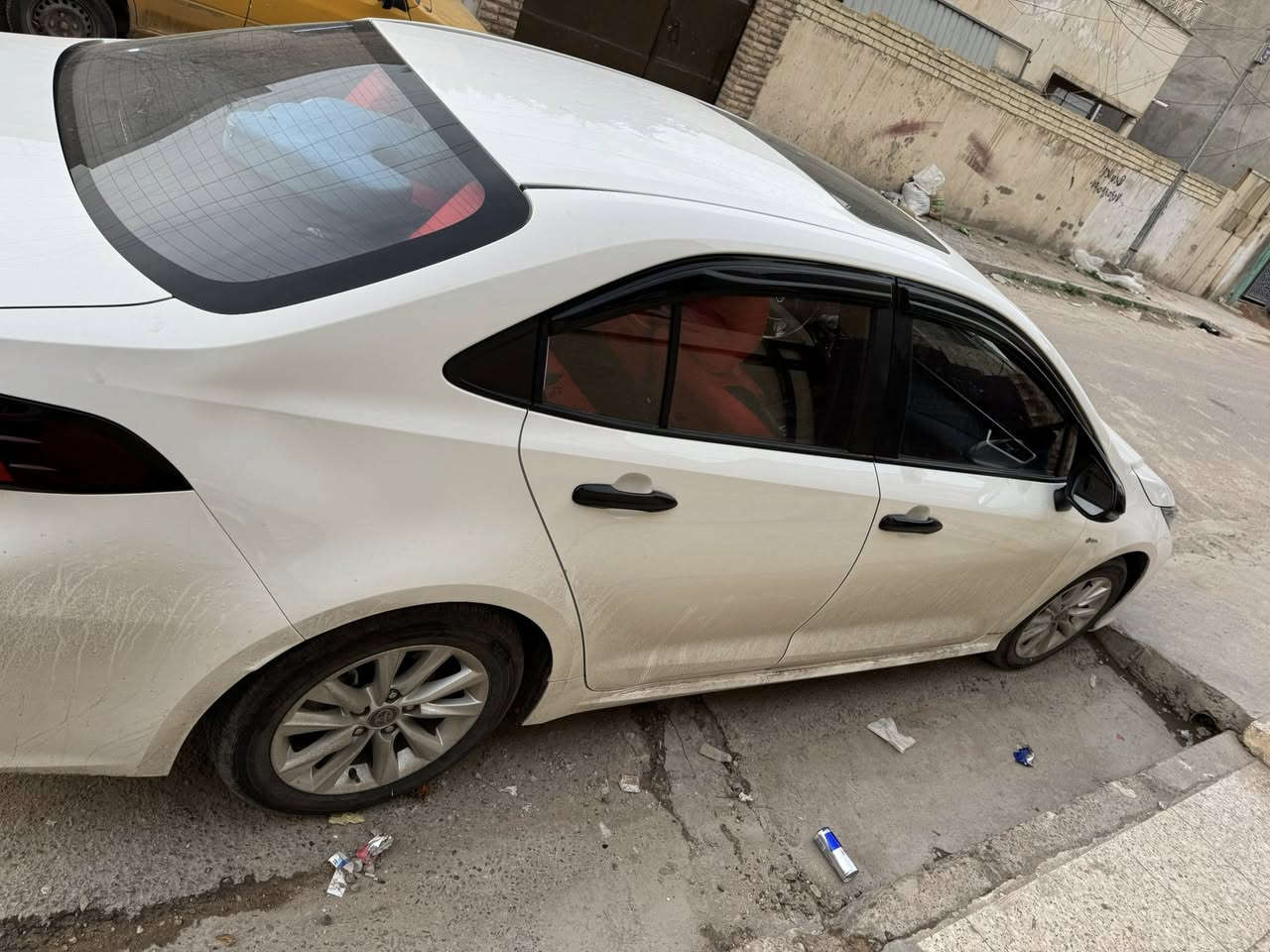 السلام عليكم للبيع كورلا هايبرد ٢٠٢٥ سياره جديده ماشيه 9000 كيلو اخت زيرو فول موصفات كشنات جلد احمر وكشن كهربائي وباقي موصفات الهايبرد المعروف السعر 166 وبي مجال سياره عليها تغليف ستيرن وفرشه دشبول وعليها مطريات وكفرات مري ارضيات حضن يعني سياره متصرف عليها ولا ربع  لسعر 166 وبي مجال للاستفسار ***********
