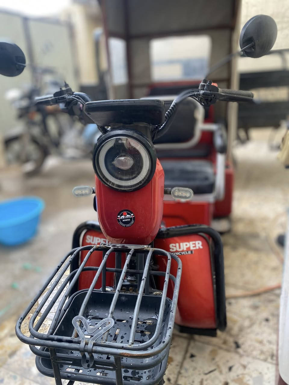 دراجه شحنه للبيع ڪُݪشي مابيه سعره 600وبيه مجال قليل مكان حله مركز المدينه رقم الهاتف: 
0789 396 7746
