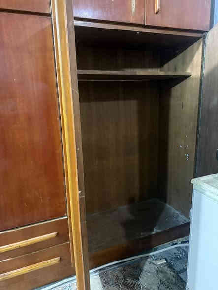 السلام عليكم 
للبيع كنتور صاج خارج وداخل خمس بوب وملحق 
العنوان / بغداد الشعب 
السعر / 100
موبايل / ***********
