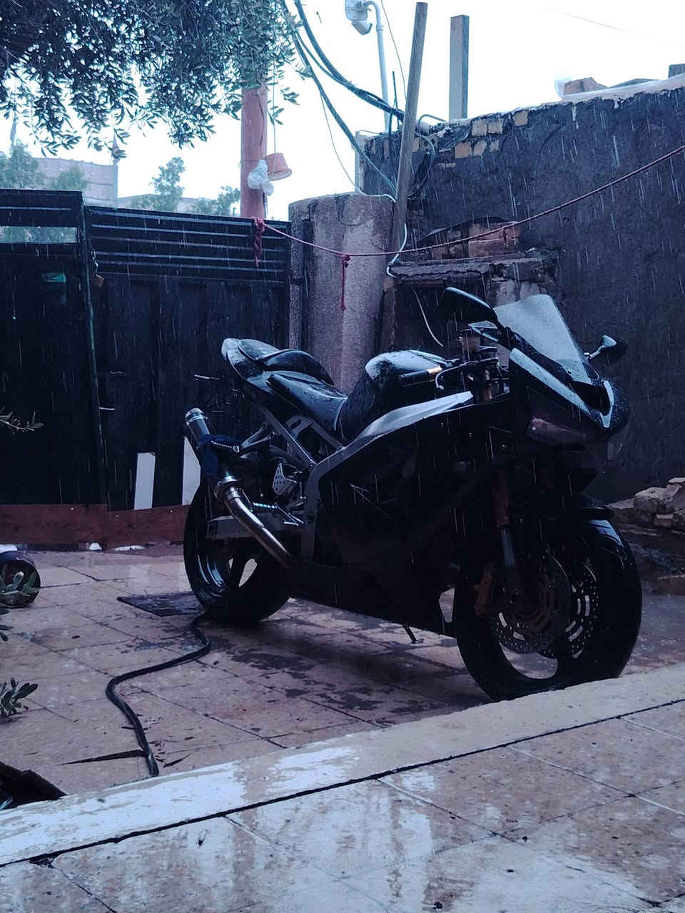 دراجه كاوسكي نينجا 636 موديل 2004
مصبوغه اسود للجماليه
غير هيج كفاله طول بعرض
مكاني الحسينيه راشديه
للتواصل ***********
السعر ع الخاص
