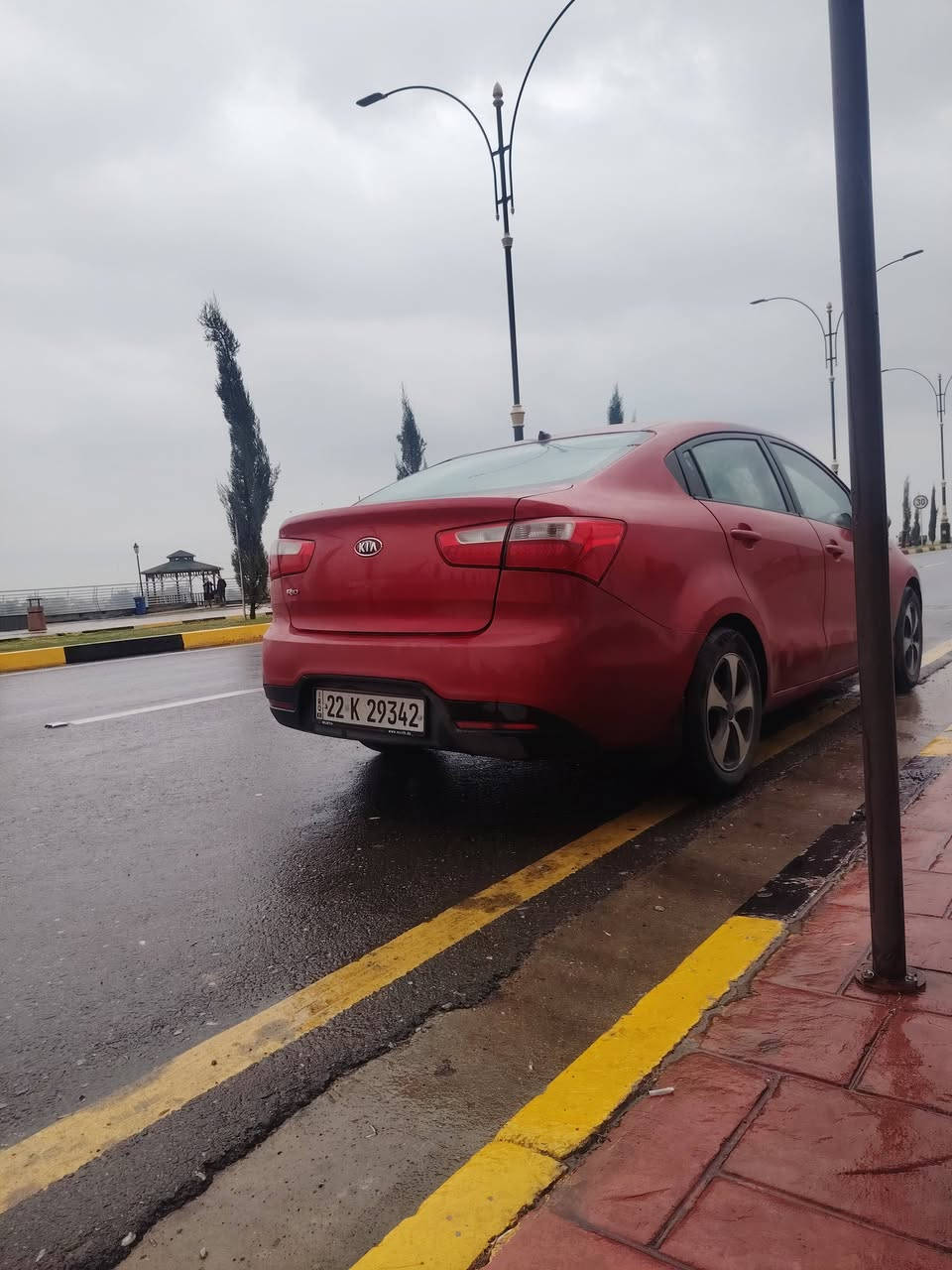 كيا ريو 2013
سيارة بدون ضرر بس  بيها ملاحضلات 
السيارة كاملة  شرط التحويل باسمي رقم اربيل
مكانها الموصل  *********** السعر 95
