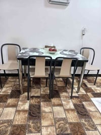 ميز طعام • ٤ كراسي • طقم سفرة