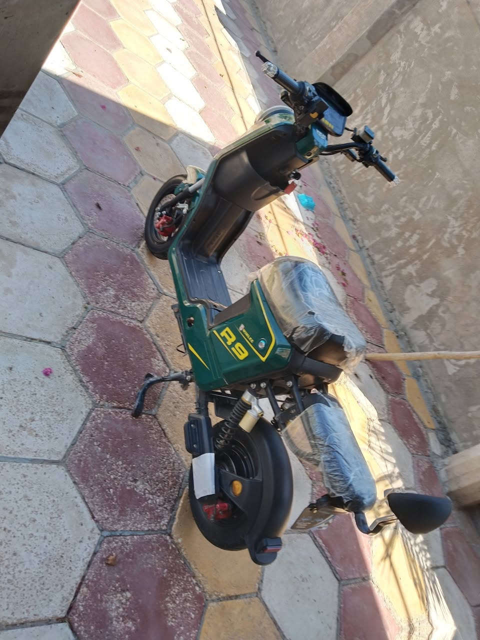 سلام عليكم دراجه شحن ار تسعه موديا 26 دراجه ماعايزه برغي  السعر 400 وبيه مجال ***********
