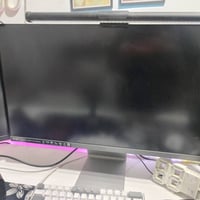 شاشة msi 4K (60hz) مواصفاتها عالية بالالوان جدا ونظيفة 100% وياها كارت...