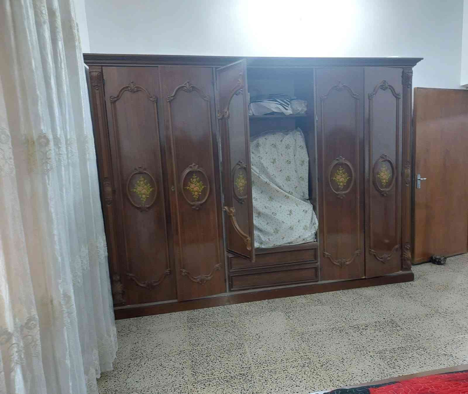 السلام عليكم غرفه نوم للبيع خشب إيطالي للإستفسار الاتصال على الرقم ***********
