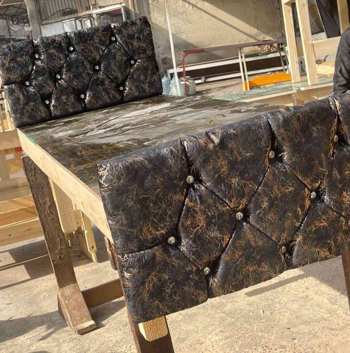 تخت نفر جديد #السعر50الف متوفر توصيل.فقط
شرط اذا ما نفس الصوره والمواصفات يرجع 
للحجز ارسل العنوان ورقم خاص


**إذا كنت صاحب هذا الإعلان وتريد حذفه لأي سبب، رجاءا أرسل رسالة إلى الدعم الفني**