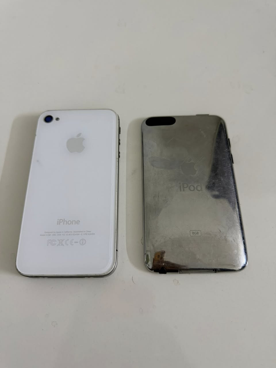 ايفون 4s
ايبود تاج جيل ثاني 
قطع نظيفة وياهم كيبل شحن 
سعر 100 نهائي
مكاني بغداد كرخ قرب جسر الغزالية
***********
