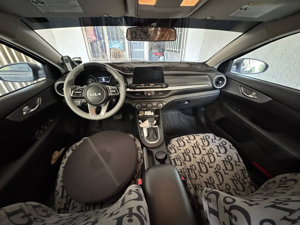 السلام عليكم 
فورتي مديل 2023 بدون اي نقص جاهزه 
بسمي مداور ثاني يوم مكاني بابل حله
حادث تبديل بنيد وجاملخ نفس اللون
بدون صبغ وتبديل الفخذ الأيمن بدون كص
رقمي ***********
السعر 135بيه مجال
