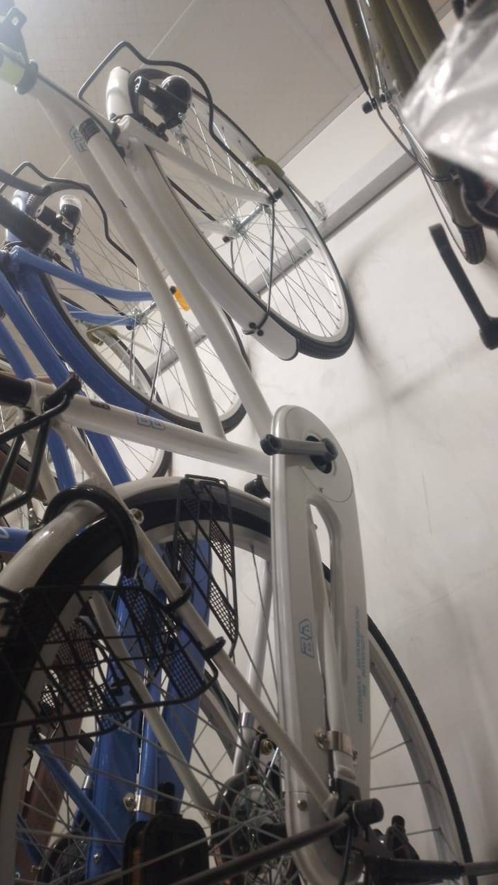 السلام عليكم بايسكل للبيع موديل 22 نظافه فول حجم 26 مكاني ميسان العماره سعره 200 
*********** تعالي خاص
