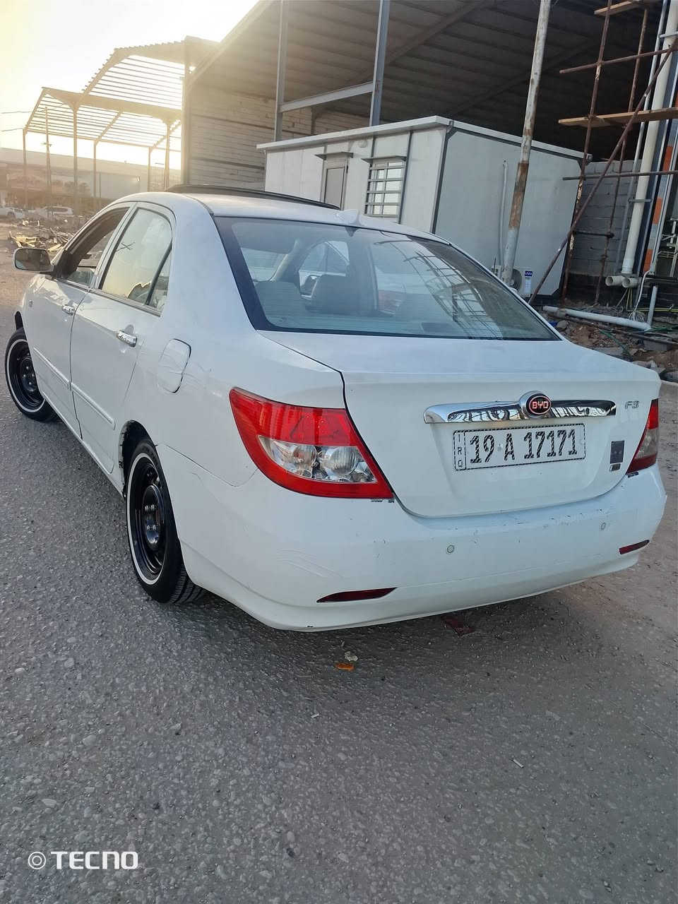 سلام عليكم بيوايدي كير عادي للبيع موديل 2013 جاهزه السياره مكينه كير حداديه تبريد كله جديد تخم تاير صارله 3 تيام شده ابو الخطه بيه جاملغ خلفي بس لاوصل لاحوض ولاشاصي رقم كربلاء دولي سنويه لل30 السعر ب 57 وبيه مجال للطيبين مستعجل على بيعته عندي مريض مكاني نجف الاشرف رقم موبايل ***********
