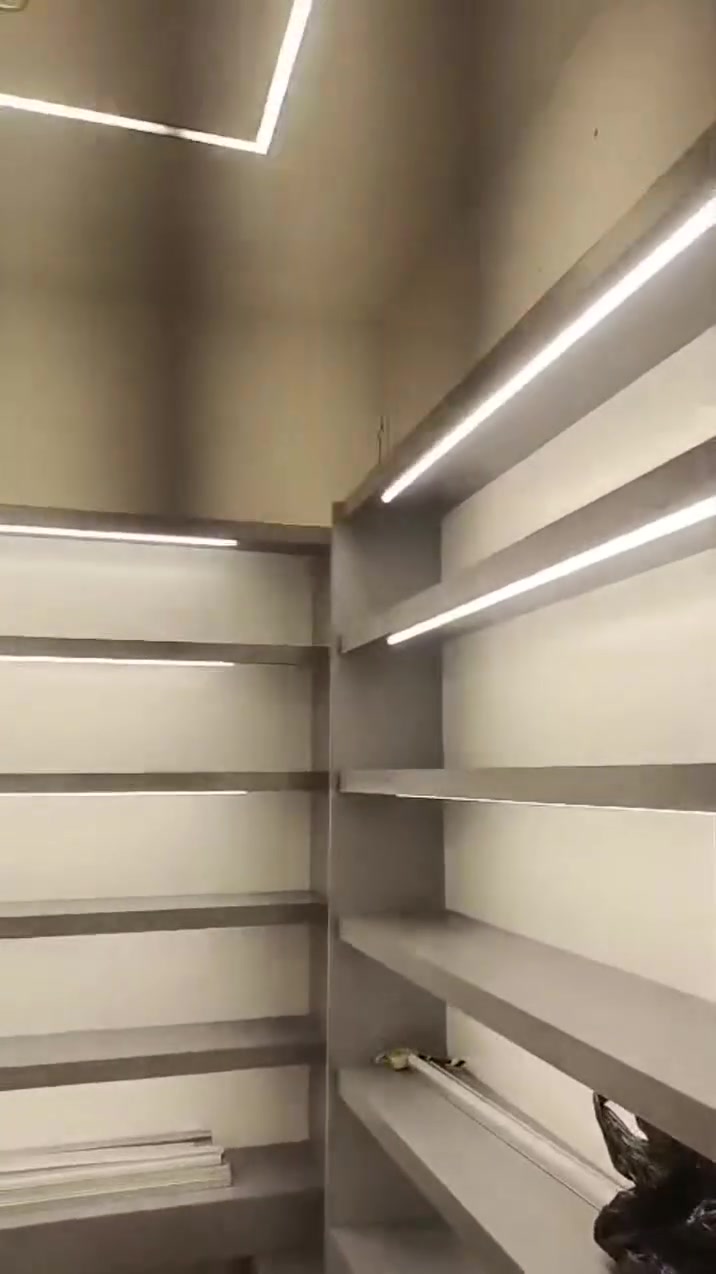 ديكور محل كامل للبيع مع الاناره ١٥ متر طول الأسفل خزن نظيف جداً


**إذا كنت صاحب هذا الإعلان وتريد حذفه لأي سبب، رجاءا أرسل رسالة إلى الدعم الفني**