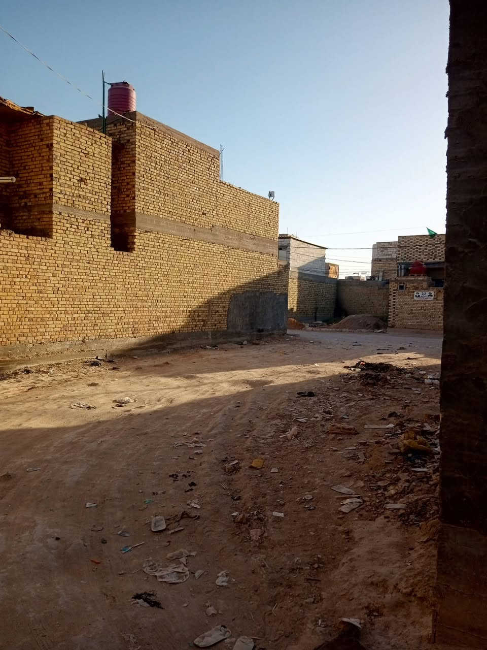 السلام عليكم اخوان عرصه مساحه 100 متر مربعه سعر 10 بيه مجال قليل زراعي حي ميسان 
***********
