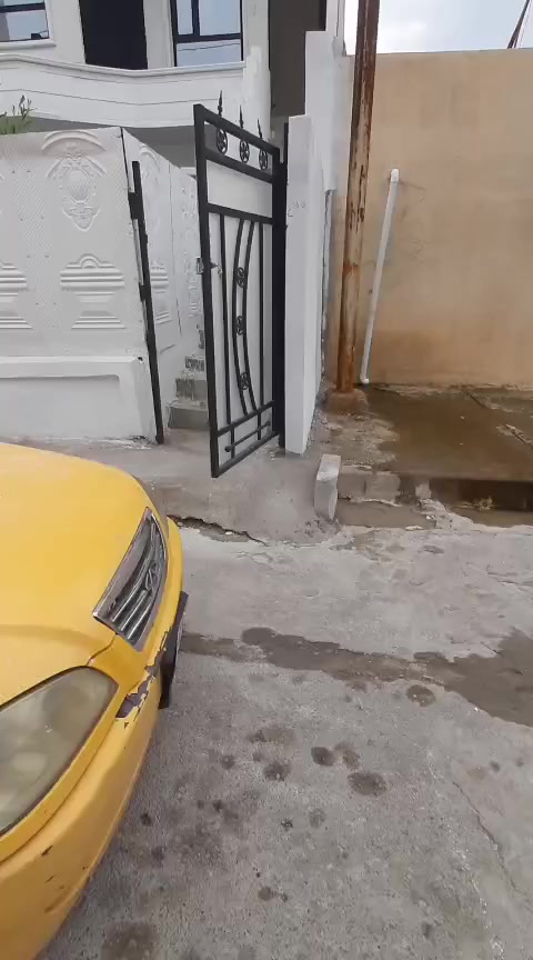 دار للايجار 100متر مربع طابق ثاني العنوان سايدبن روناكي قرب تقاطع صيدلية كولان . للاستفسار *********** واتساب.
