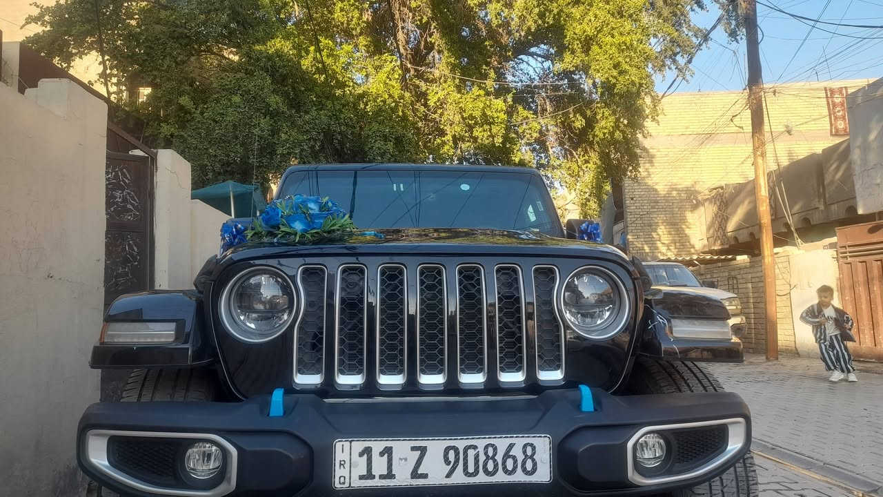 السياره  Jeep Wrangler 4Xe 2023 2.0L 4 plug-in
حجم المكينه : 2000 تيربو + هايبرد + بلكن شحن خارجي

القدرة الحصانية 375 حالة حال الهيمي 

الشحن يمشيك 30 ميل

المسافه المقطوعه : ٢٦ الف ميل     

حادثها طخه بالبنيد حسب ماموضح بالصور بعدها  وضعها من امريكا بيها ايرباك ستيرن ودشبول

           

رقم بغداد بعد مامسوي المعاملة حتى مباشر تترقم باسم المشتري

#المواصفات 

1.قماره تتفصخ اصير كشف

2.بصمه 

3.لوكير

4.كشافات 

6.شحن خارجي

7.بك لايت لد 

8. شاشه

9.سستم صوت دمام خلفي + امامي 

10.لايتات زنون هايلوجين

11.كشنات جلد اسود بلادي 

12.سقف اسود بلادي

رقم ***********

سعر ٢٥٠
