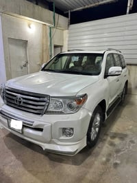 لاندكروزر • ٢٠١٢ • صلاح الدين