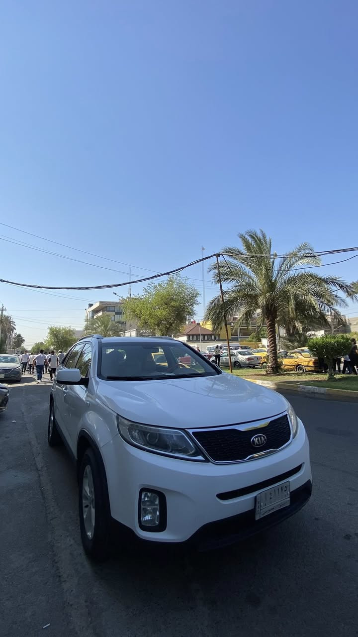 سورنتو 2014 للبيع
خليجي محرك 2400 دوش اخذتها بدون ضربة وسونار موجود ونضربت عندي بلجنطة بجانب الرقم وصلحتة سيارة على ايدي اخوكم محامي من بغداد السيارة رقم ديالى مشروع وطني نظيفة صارلها وياي 3 سنوات صدر جديد حساسات وشاشة حديثة يوتيوب وموقع وكاميرا خلفية 
مكاني بغداد الامين الثانية ***********
