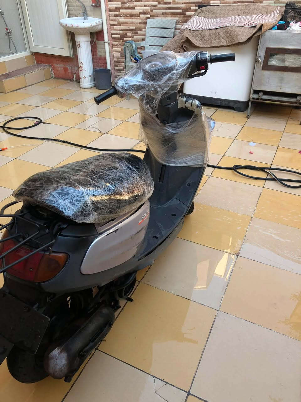 دراجه نضيفه. محرك  نضيف بيها بس اكسل  وبيها الكفر الامام بس مكسور   سعرها. ٢٣٠ وبيها مجال مكاني اربيل هولير نوي ***********

