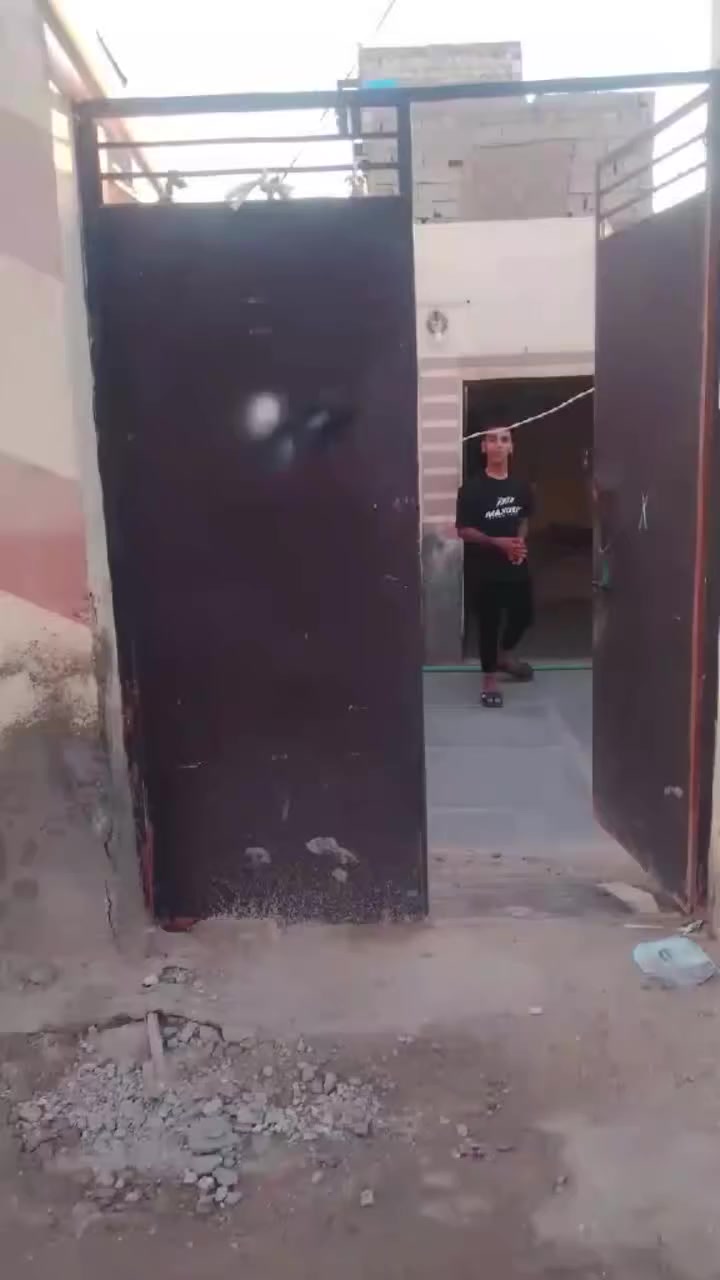 سلام عليكم بيت للبيع في حي المرور مساحه 150 متر قرب جامعه الخضراء الاستفسار هذه ***********
