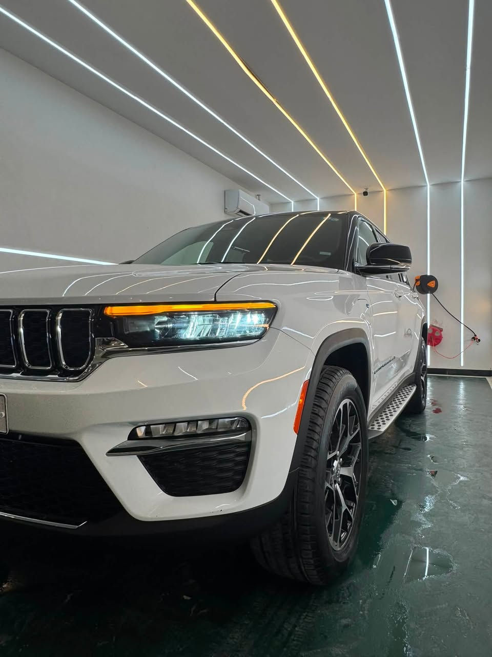 السلام عليكم جيب كراند شيروكي2024 4XE وارد امريكي
Jeep Grand Cherokee 4Xe 2024 2.0L

         حجم المكينه : 2000  تيربو + هايبرد + بلك ان 

المسافة المقطوعة : 47 كيلو متر 

حادث السياره : سرقة مع التقرير بلمنشور 
                         

          حالة الايرباك : سليمه بدون ايرباك

#مواصفاتها

1.بصمه

2.ستيرن تدفئه

3. تشغيل عن بعد

4.دمام خلفي

5.كشنات جلد

6.كشن السايق ميموري

7.كشنات كهرباء

8.صندوك كهرباء

9.حساسات خلفيه

10. قطع تبريد 

11.اشاير بالمري

12.رادار امامي

13.رادارات 360

14.ثلاث وضعيات قياده

15. بنوراما فتحتين

16. كير ماوس

17. نظام منحدرات

18. هيترات بالكشنات 

19.ويل كب كروم

20.لايتات لد

21.بكلايت لد

22.كشافات

23.بصمة ابواب

#السعر :  320$ و بيه مجال

تفاصيل اكثر هذا ☎️رقمي *********** تحياتي 

مكاني بغداد الكرادة
